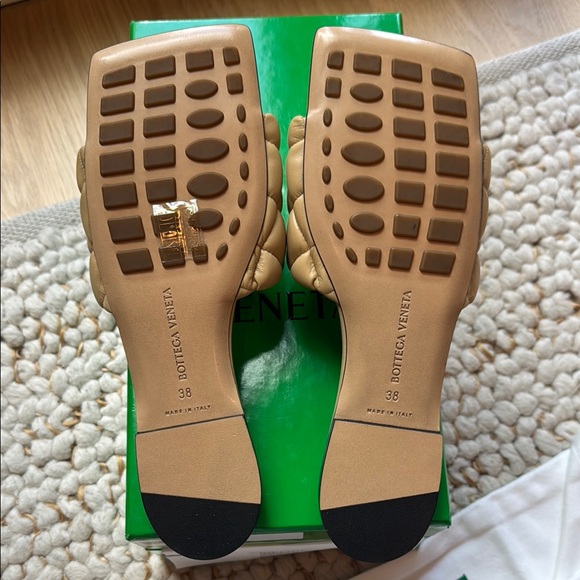 Bottega Veneta Padded Sandals - NWT - Picture 2 of 3